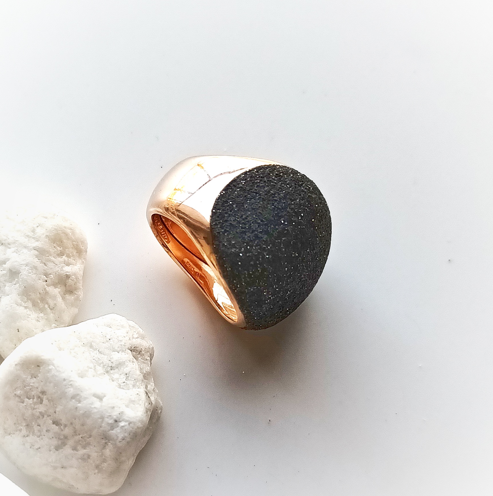 Anillo rosa negro ancho