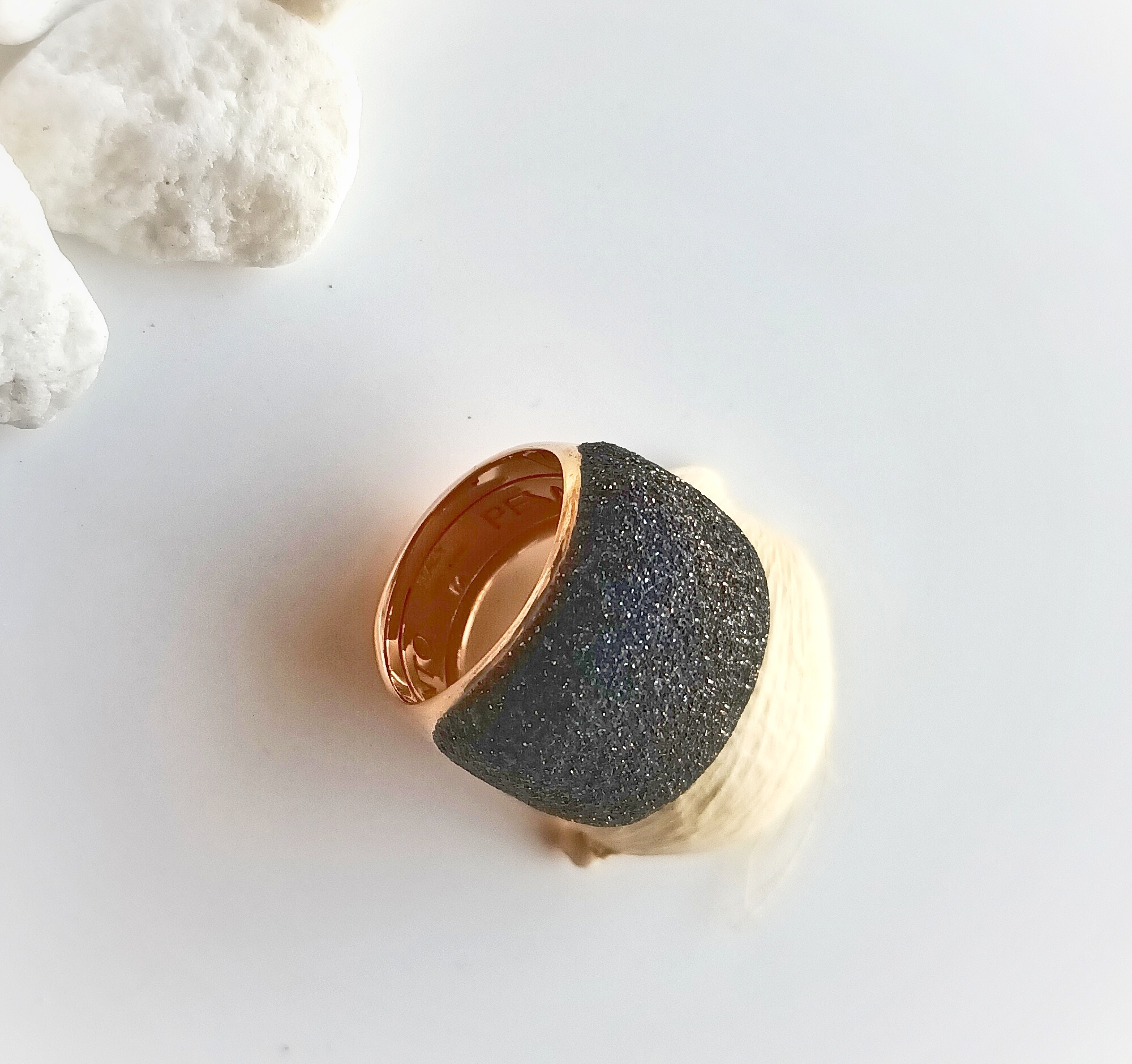 Anillo rosa negro ancho