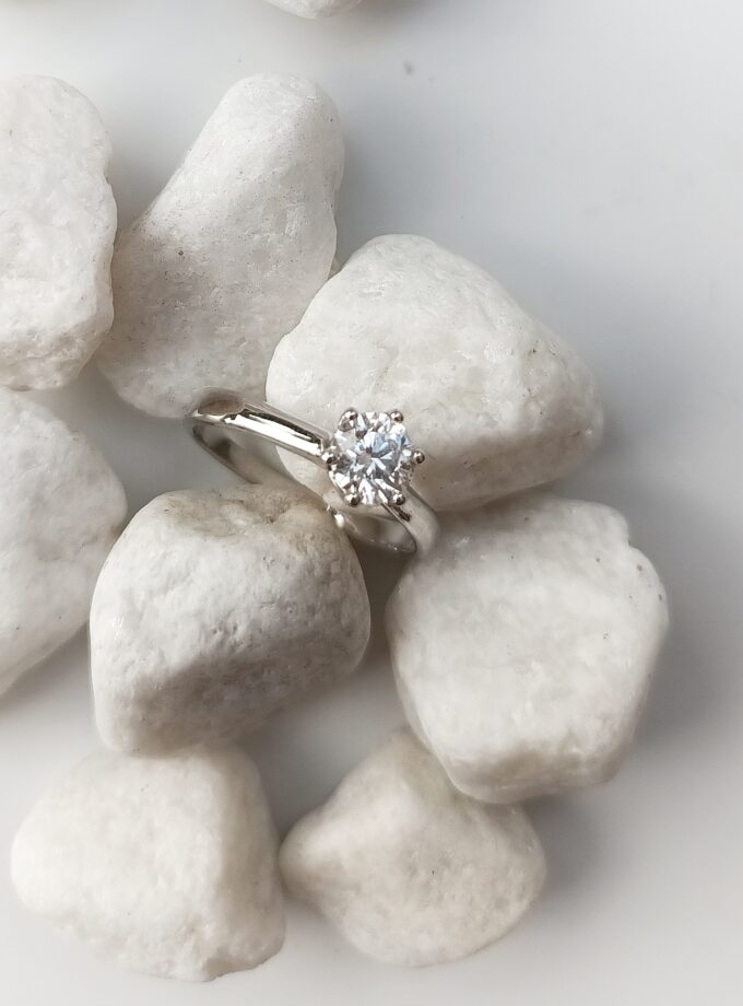 Anillo Solitario Isabel Oro blanco