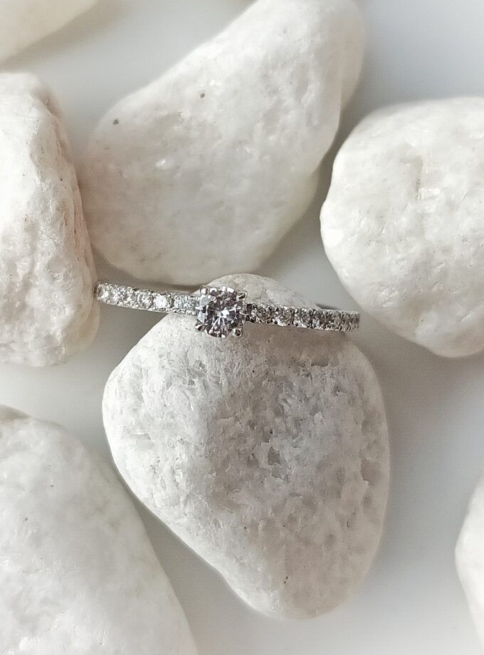 Anillo solitario 3771 Oro blanco